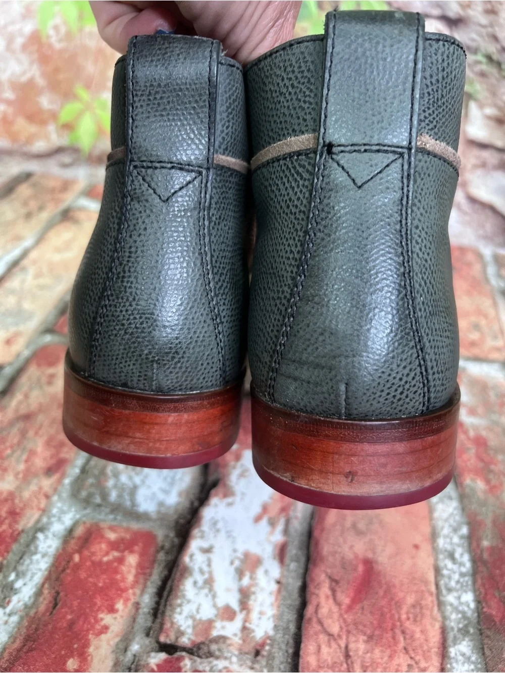 COLE HAAN Men's Gray Pebbled Lace-Up Chukka Boots with Nike Air, 8.5